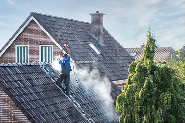 4 Signs It's Time to Hire Pro Pressure Washing Service for Your Home