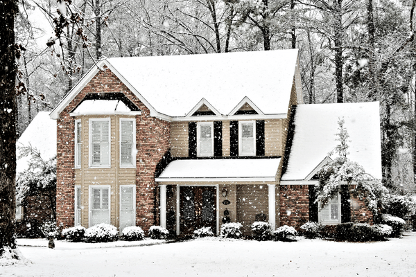 3 Reasons Why Roof Cleaning Is Important in the Winter